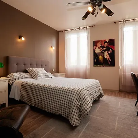 De La Paix Отель